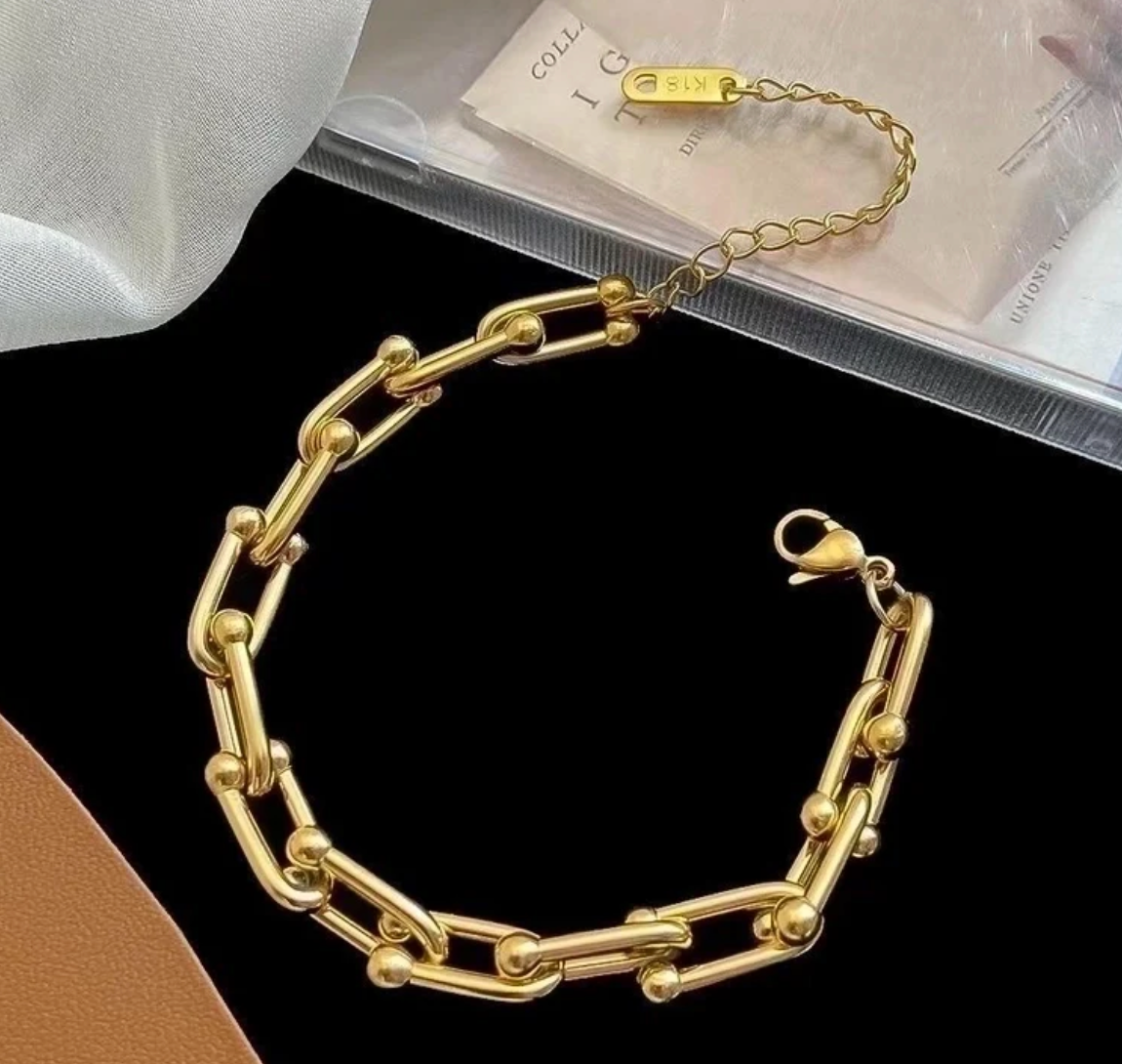 Looped Necklace,Earings and Bracelet Set