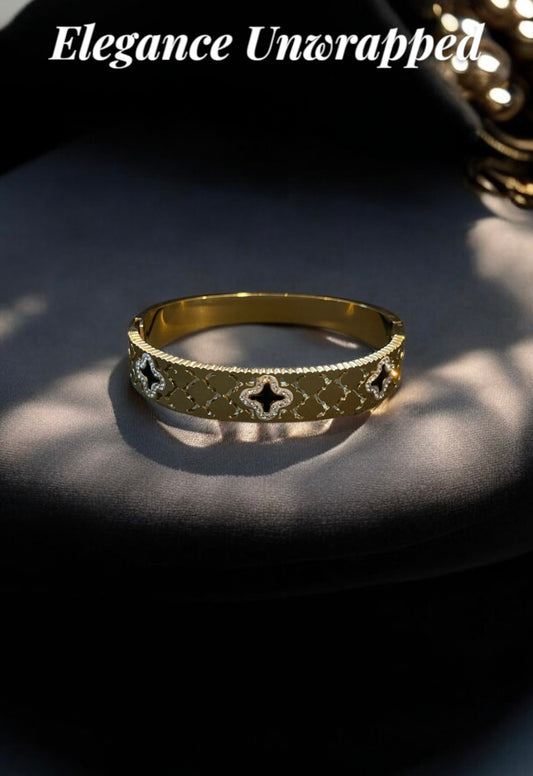 Clover bracelet