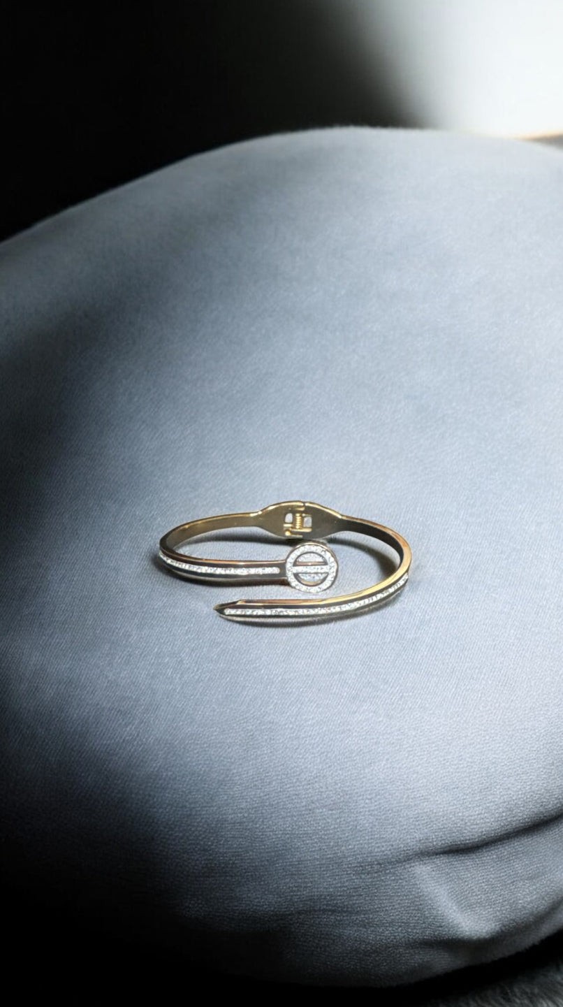 Circle and Diamond Nail Cut Bangle #B3
