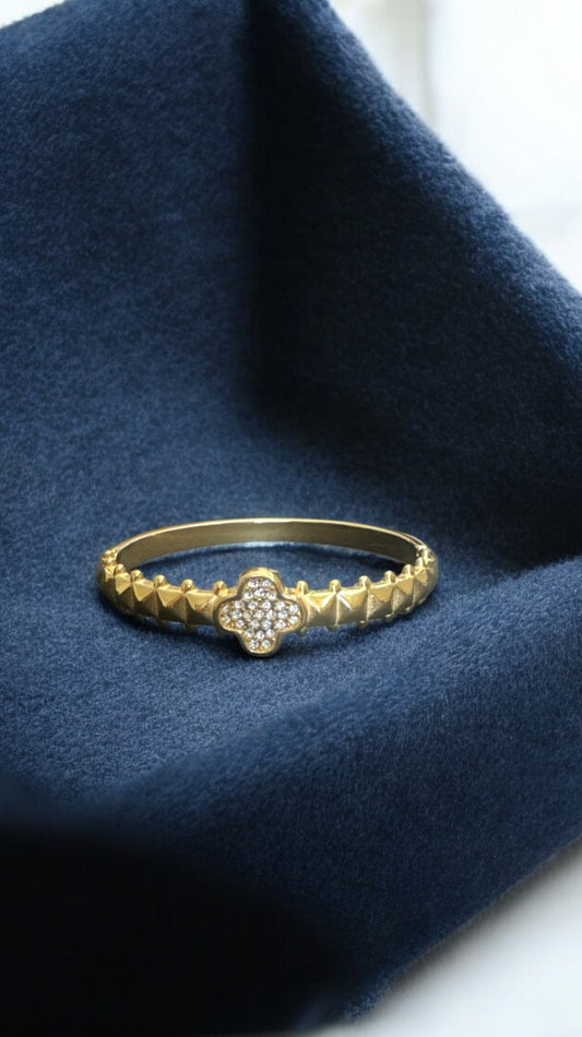 The Flower Bangle #B15