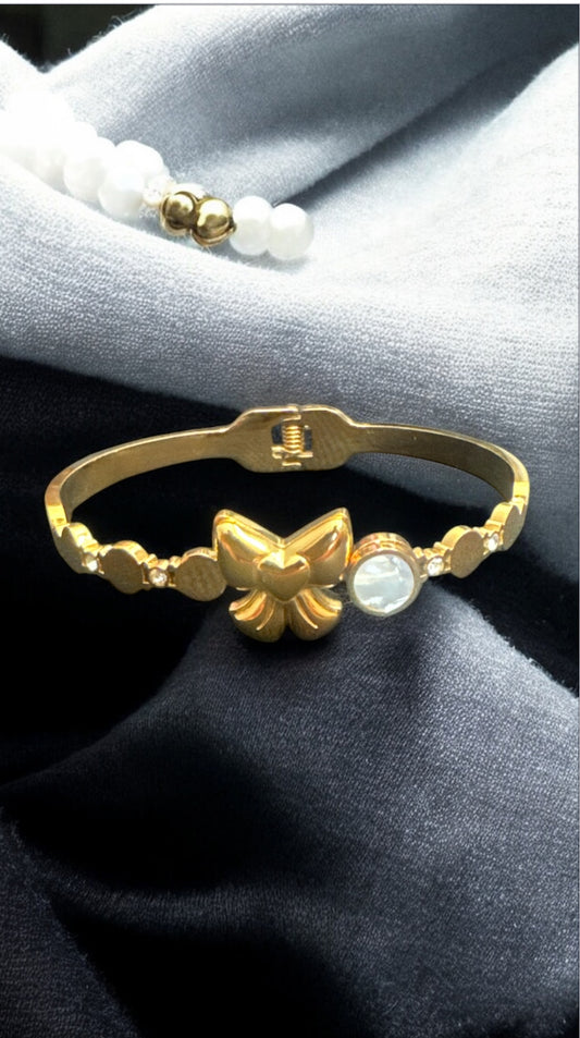 The Bow Bangle #B16